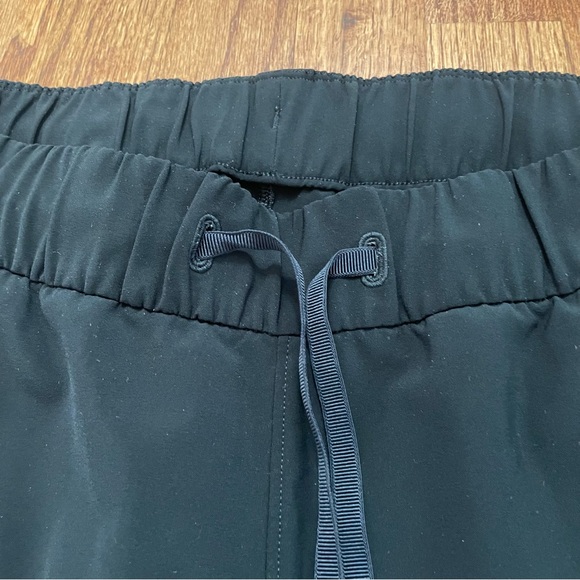 Lululemon On The Fly Pant *Woven 28" in Black Pants size 10 - Picture 8 of 16